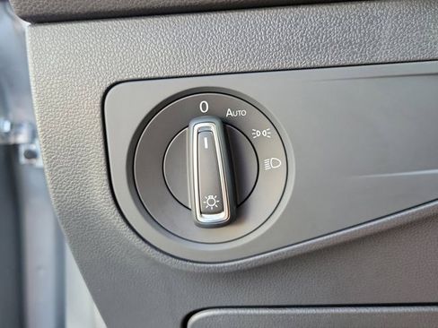 Certified 2023 Volkswagen Tiguan SE R-Line image 24