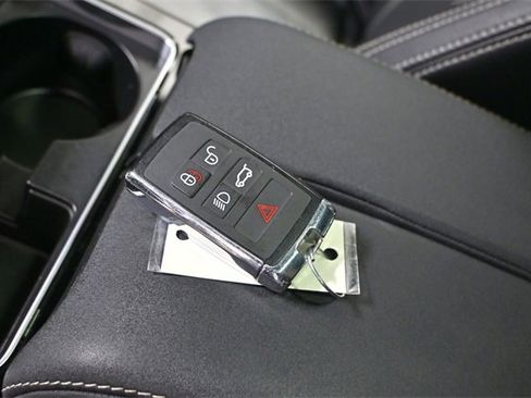 Used 2022 Land Rover Range Rover Velar R-Dynamic S image 29