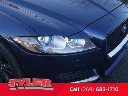 Used 2017 Jaguar XF Premium image 10