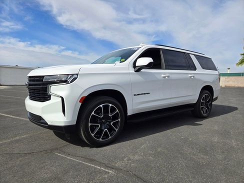 Used 2023 Chevrolet Suburban RST AWD/4WD image 2