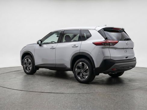 Used 2025 Nissan Rogue SV AWD/4WD image 6