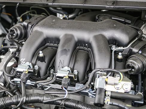 Certified 2025 Nissan Pathfinder Platinum image 13