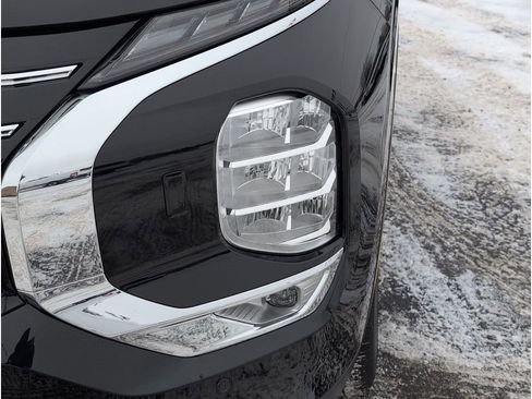 New 2026 Mitsubishi Outlander SE image 9