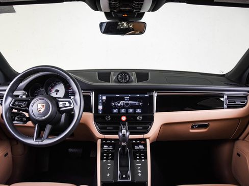 Certified 2026 Porsche Macan S AWD/4WD image 24