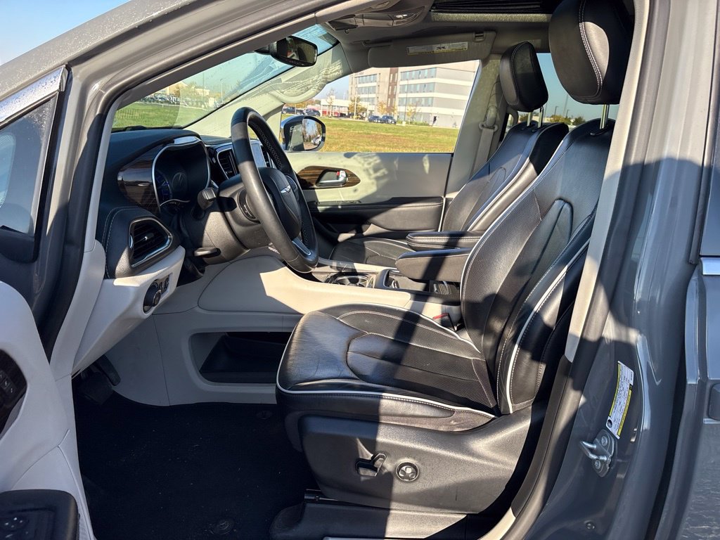 Used 2022 Chrysler Pacifica Limited FWD image 16