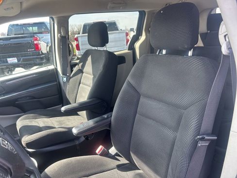 Used 2020 Dodge Grand Caravan SE w/ UConnect Hands-Free Group image 11