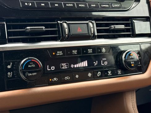 Used 2022 Nissan Pathfinder Platinum w/ Cargo Package FWD image 31