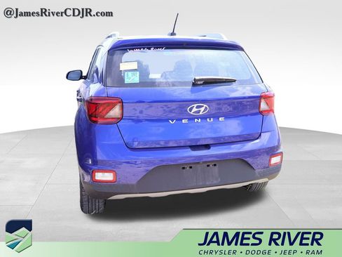 Used 2025 Hyundai Venue SEL FWD image 19