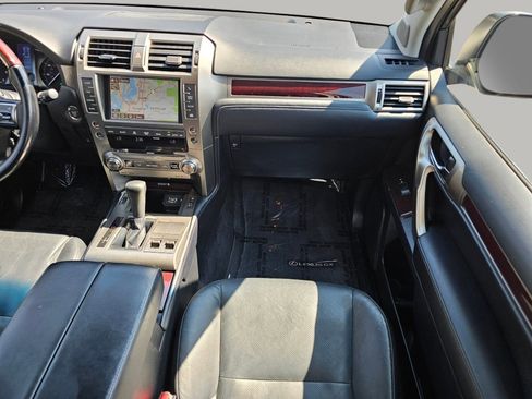 Used 2018 Lexus GX 460 Premium w/ Premium Package image 4