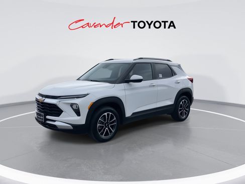 Used 2025 Chevrolet TrailBlazer LT image 4