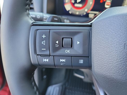 Used 2025 Nissan Rogue Platinum w/ Platinum Premium Package FWD image 21