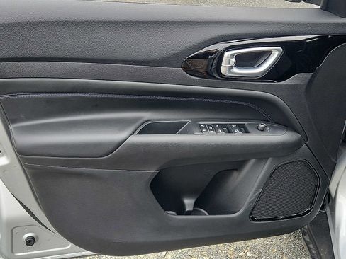 New 2026 Jeep Compass Limited image 9