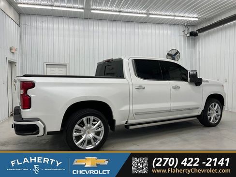 Used 2024 Chevrolet Silverado 1500 High Country w/ High Country Premium Package AWD/4WD image 2