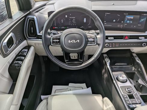 Certified 2025 Kia Sorento SX Prestige AWD/4WD image 17