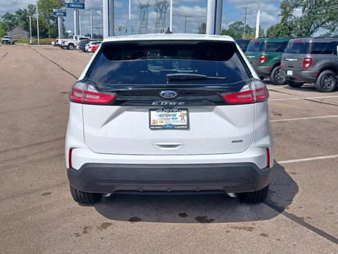 Used 2024 Ford Edge SE image 13