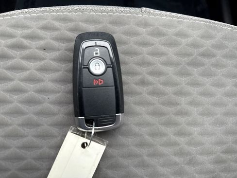 Used 2022 Ford Escape SE image 25