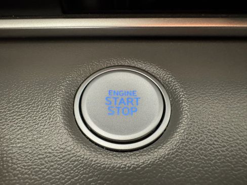 Used 2023 Hyundai Elantra SEL FWD image 17