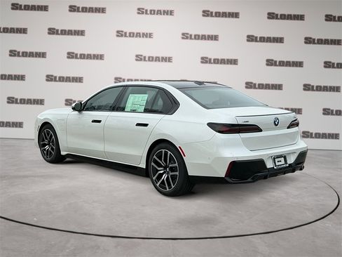 New 2026 BMW 750e xDrive image 3