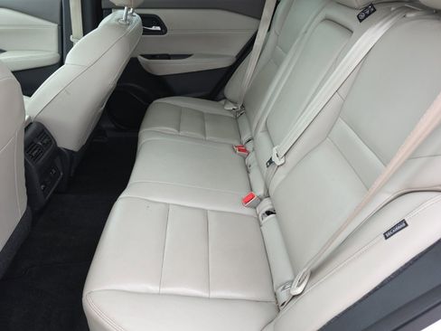 Used 2023 Nissan Rogue SL w/ SL Premium Package image 11