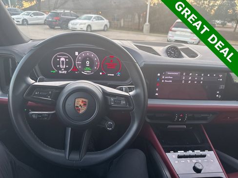 Used 2024 Porsche Cayenne Coupe image 21