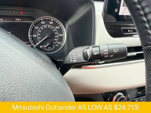 Used 2025 Mitsubishi Outlander SE AWD/4WD image 27