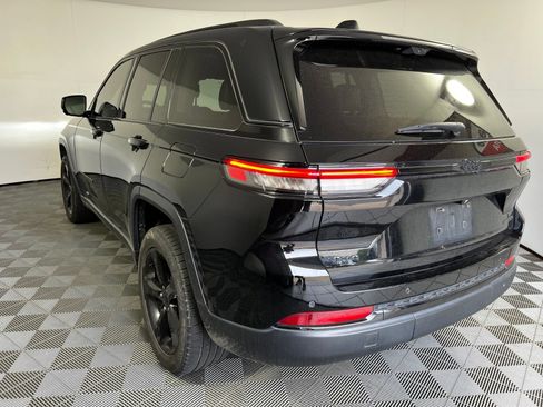 Used 2023 Jeep Grand Cherokee Limited w/ Luxury Tech Group II AWD/4WD image 7
