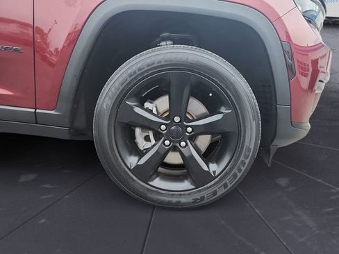 Used 2023 Jeep Grand Cherokee L Laredo AWD/4WD image 9