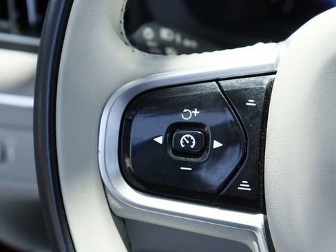 Used 2022 Volvo XC60 B5 Inscription w/ Advanced Package FWD image 14