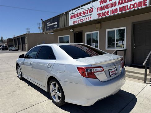 Used 2014 Toyota Camry SE FWD image 5