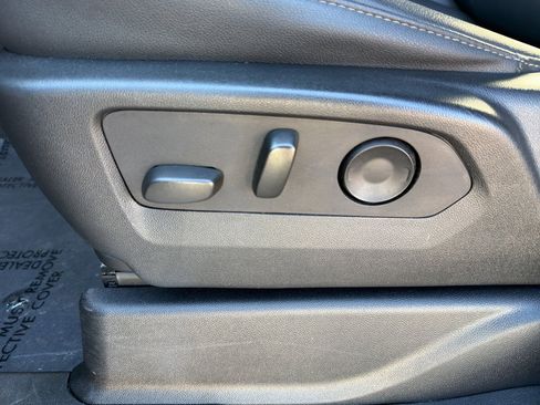 Used 2024 Chevrolet Suburban LT image 15