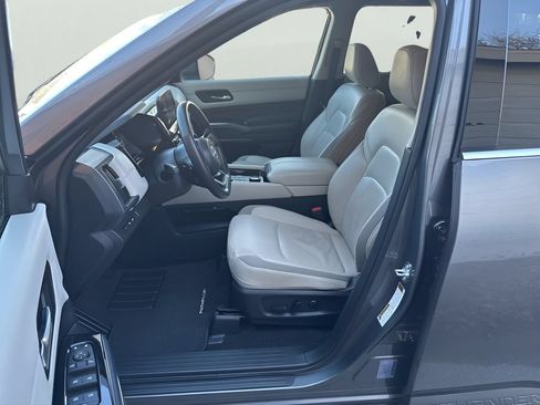 Used 2025 Nissan Pathfinder SL AWD/4WD image 20