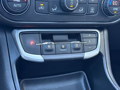 Used 2022 GMC Terrain SLT w/ Infotainment Package II AWD/4WD image 22
