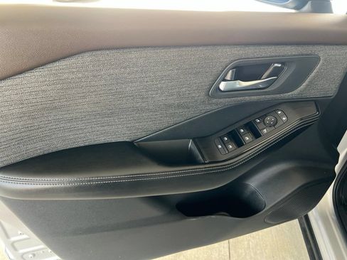 Used 2021 Nissan Rogue SV AWD/4WD image 7