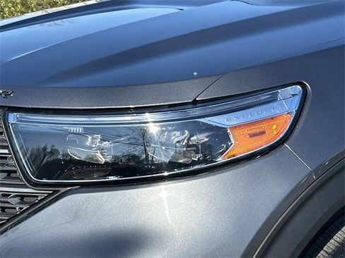 Certified 2022 Ford Explorer XLT w/ Equipment Group 202A image 9