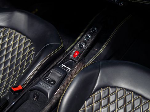 Used 2021 Ferrari F8 Tributo RWD image 46