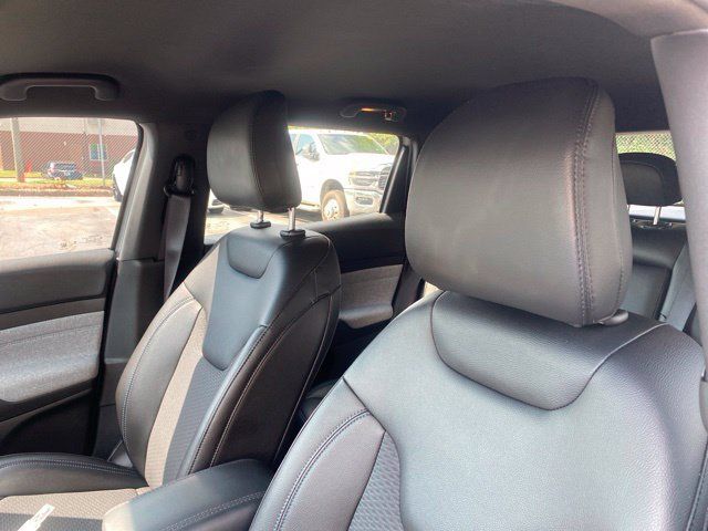 Used 2025 Jeep Compass Latitude AWD/4WD image 9
