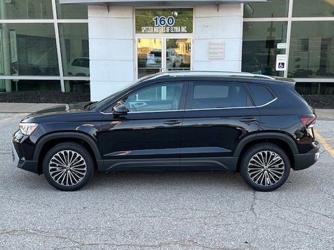 New 2025 Volkswagen Taos SE image 8