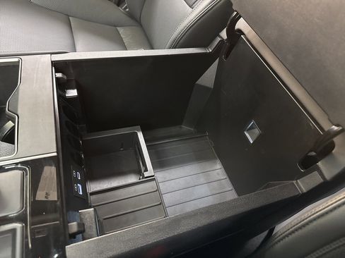 Used 2025 Toyota Tundra Limited image 34