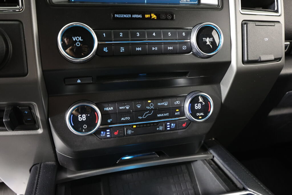 Used 2018 Ford Expedition Max XLT w/ Equipment Group 202A AWD/4WD image 40