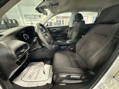 Used 2023 Honda HR-V LX image 8
