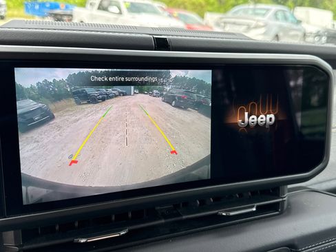 Used 2025 Jeep Wrangler Unlimited Sahara w/ Safety Group AWD/4WD image 30