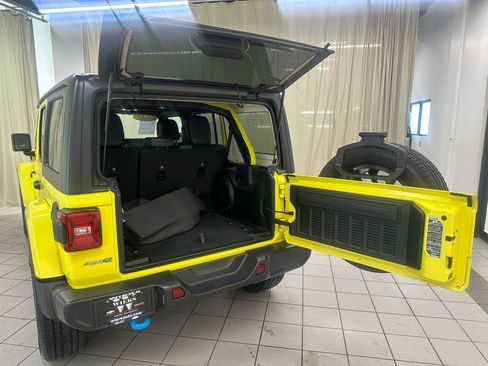 Used 2023 Jeep Wrangler Sahara w/ Cold Weather Group AWD/4WD image 8