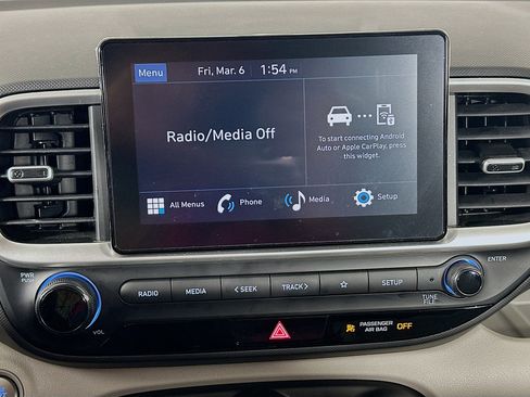 Used 2025 Hyundai Venue SEL image 21