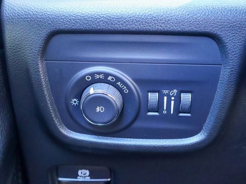 Used 2023 Jeep Grand Cherokee Limited w/ Luxury Tech Group II image 17