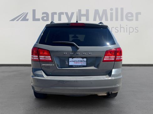 Used 2020 Dodge Journey SE w/ SE Popular Equipment Group FWD image 4