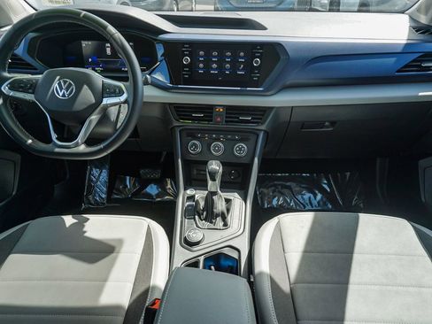 Used 2022 Volkswagen Taos SE image 16