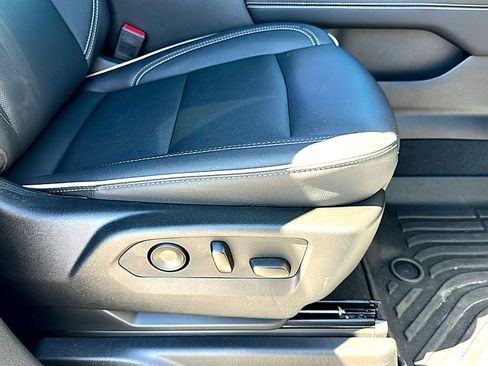 Used 2025 GMC Yukon XL Elevation image 26