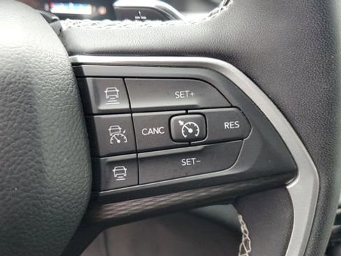 Certified 2024 Jeep Grand Cherokee L Laredo image 9