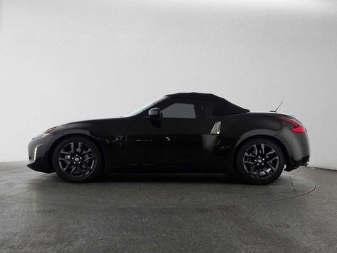 Used 2018 Nissan 370Z Touring RWD image 6