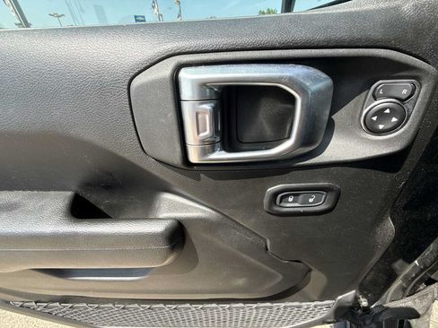 Used 2022 Jeep Wrangler Sport AWD/4WD image 23
